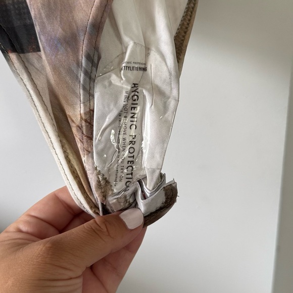 New Pretty Little Thing Renaissance Print Body Suit Size 6 - Picture 4 of 5